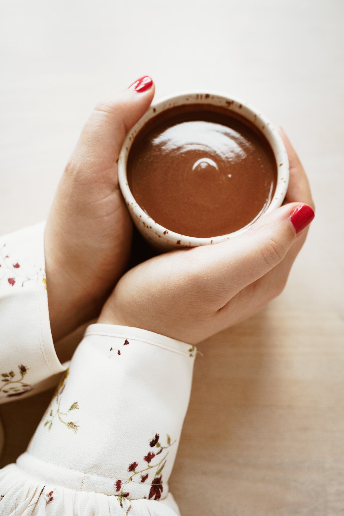 Ceremonial cacao fra Camilles Cacao Love er lavet af de særlige cacaobønner af sorten Criollo