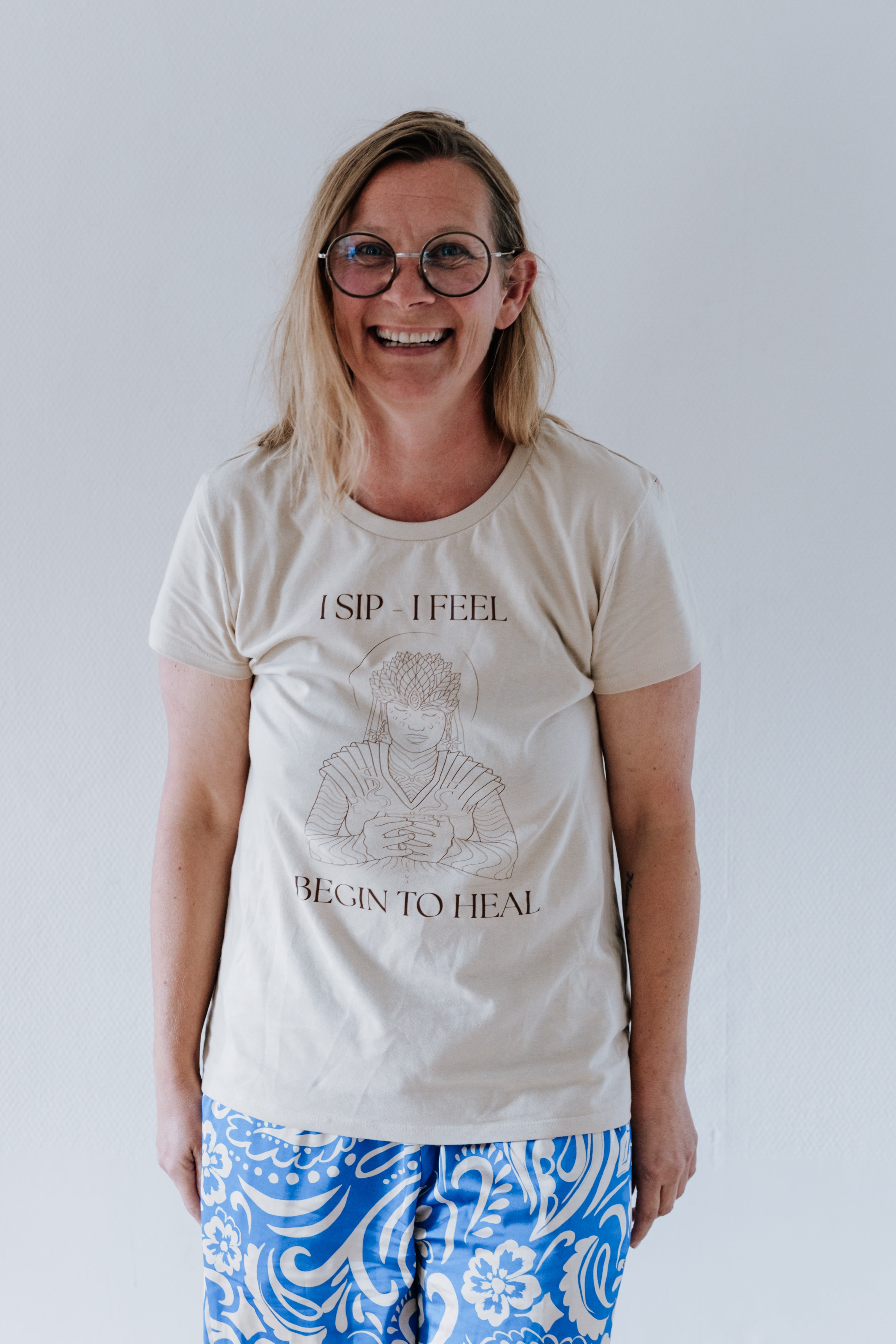 "I sip, I feel, I begin to heal" 🤎 Ritual shirt med Ruysen Flores Spirit of Cacao